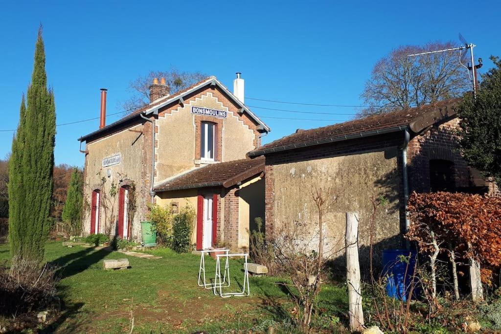 Charmante Ancienne Gare Halte Relais Bonsmoulins Exterior photo